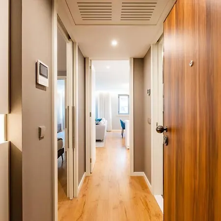 Renovato Deluxe Apartment *